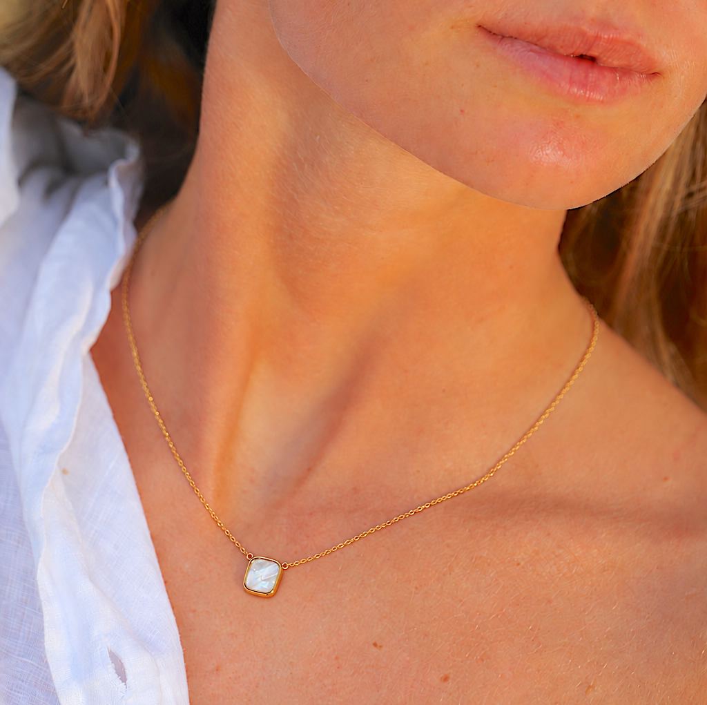 Petit Collier MYKONOS 12mm Nacre SKALLI
