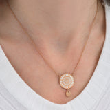 Petite collier SAKURA  résine blanche