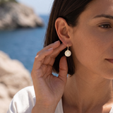 Petite boucles d 'oreilles KIMIKO résine blanche Skalli