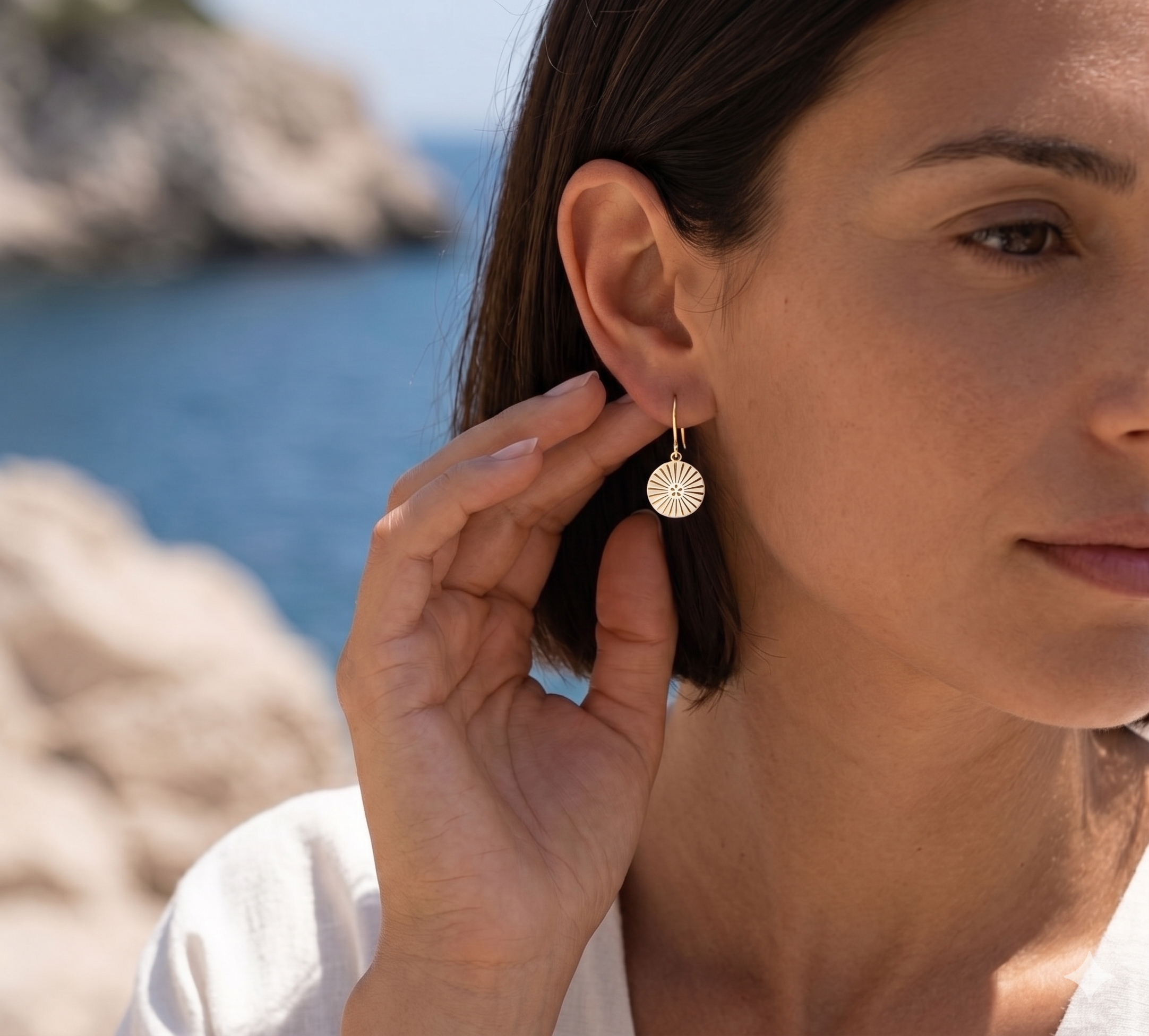 Petite boucles d 'oreilles KIMIKO résine blanche Skalli