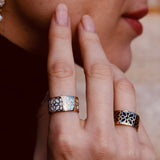 Bague ANDALOUSE plaqué or - résine blanche